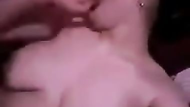 شرموطه هايجه بتلعب ف كسها الناااارلحد م تجيبهم