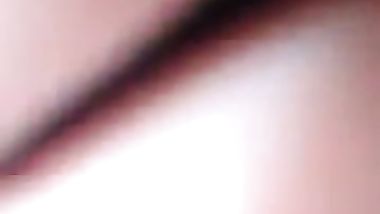 بتكلم عشيقها وتصورلو فيديو