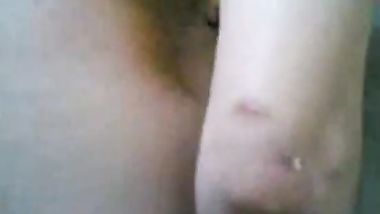 شابة جميلة تمص وتتناك في بيت فلاحي