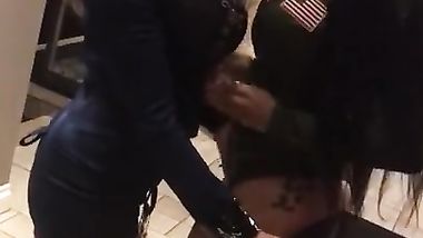 شرموطتين يسخنوا على بعض