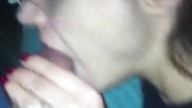 مطلقة سورية تمص