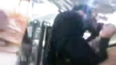 الواد كارم بينيك صحبته العلقه في المخزن