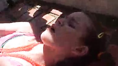 فتاه تمارس العادة السرية