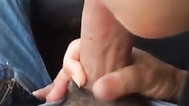 تركية محجبة تمص الزب بشراهة ومتعة