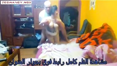 عربيه عشيقها ينكها ويشدها من شعرها