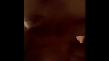 افتراضي بيشوف بزازها يتجنن عليها وينزل فى حلماتها المنتصبه مص ويظبطها