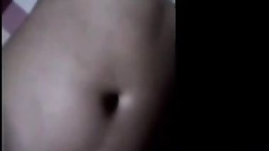 شرموطه تلعب ف بزازها وتتصور ملط لحبيبها وتدعك ف كوسها ونيك فاجر حصرى