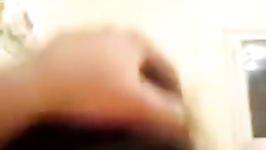 عشيقته لبساله قميص نوم نار تخلع وتدلعه نياكه يصورها