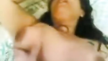 عشيقته لبساله قميص نوم نار تخلع وتدلعه نياكه يصورها