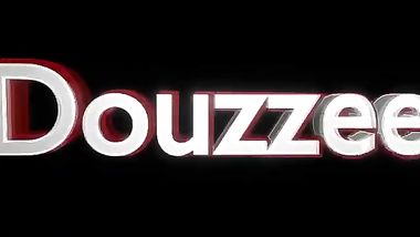 دبابه خليجيه وبزازه مربه وقشطه