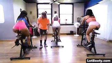 الجيم الحريمى لم يكون المدرب راجل