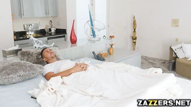 الدكتوره الشاطره تعرف تعالج المريض