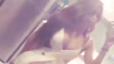 خليجية تستعرض جسمها الفظيع للدعاية والاعلان ليس الا