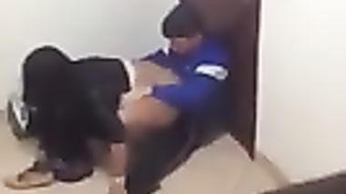 واد فاشخ البنت فى المدرسة وصاحبه بيصور والبنت حاست بيه