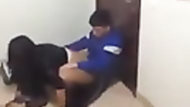 واد فاشخ البنت فى المدرسة وصاحبه بيصور والبنت حاست بيه