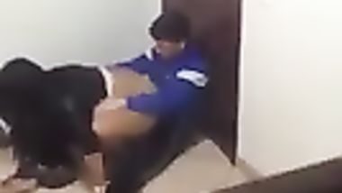 واد فاشخ البنت فى المدرسة وصاحبه بيصور والبنت حاست بيه