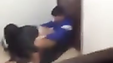 واد فاشخ البنت فى المدرسة وصاحبه بيصور والبنت حاست بيه