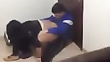 واد فاشخ البنت فى المدرسة وصاحبه بيصور والبنت حاست بيه