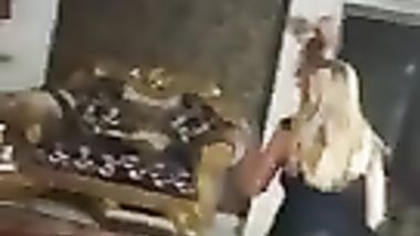 رقص وهى عاريه وطيزها وكسها مكشوفين رقص من الاءخر