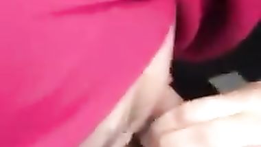 بنت سخنه بتمص الزب وتاخد اللبن في بقها