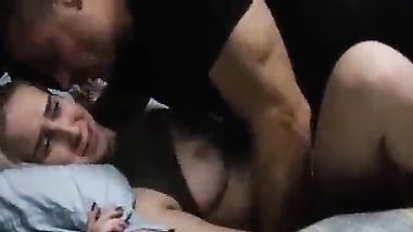 اقوى مقاطع محارم الصاروخ وابوها فى اوضة النوم