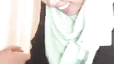 خدامة اندونيسية صاروخ فى النيك