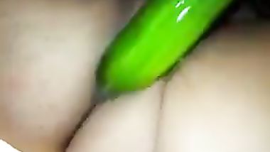 تانى وتالت لعب بالخيار ونيك جامد كنت اتمنى اكون الخياره حاجه تهبل