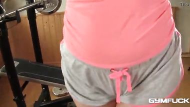 النجمة صاحبة البزاز الكبيرة والطيز الممحونة هارموني ريجينز