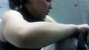 بعد النيك والدعك عشيقها بيصورها