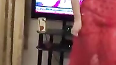 رقص  لمزة ملبن بشعر اصفر دمار