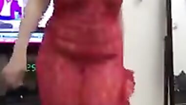 رقص  لمزة ملبن بشعر اصفر دمار