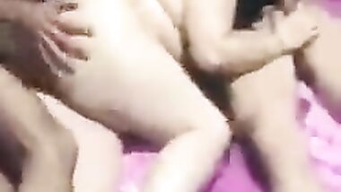 اتنين بينيكوا وحده شرقانه بتحب النيك قوى مصرى