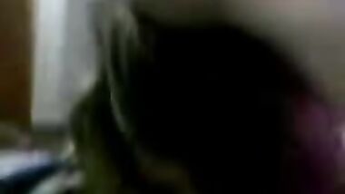 شرموطة شامية تمص لصاحبه زبه وهي مكسوفة