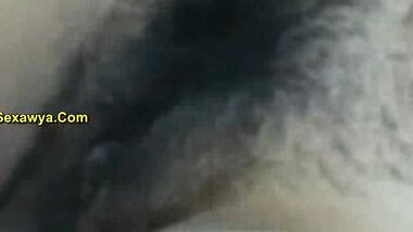 مزة ببزاز كبيرة بتتناك فى كسها جامد اوى على السرير واحلى دلع